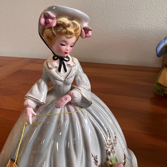 1980s Josef Originals "LUCY ANN" Southern Bell, Vintage 1980s Figurine - Picture 5 of 9